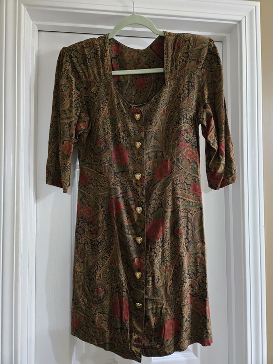 Source Unknown Dresses & Skirts - Beautiful Vintage Brown Paisley Dress w Red Floral Accents & Gold Heart Buttons